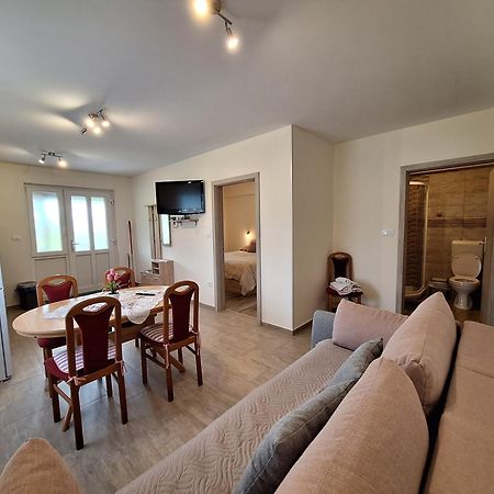 Apartma In Sobe Pilih Vipava Exteriér fotografie