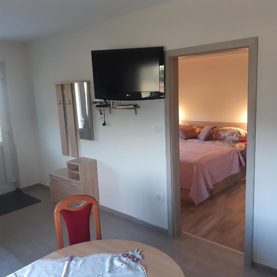 Apartma In Sobe Pilih Vipava Exteriér fotografie