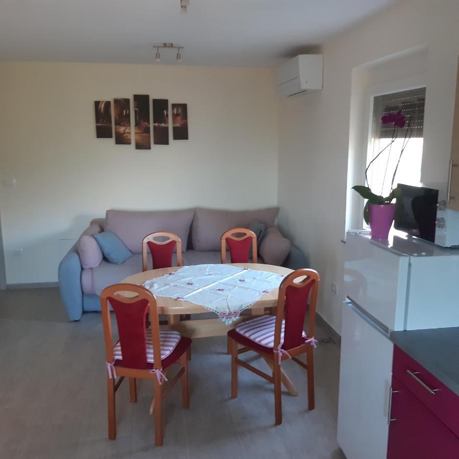 Apartma In Sobe Pilih Vipava Exteriér fotografie